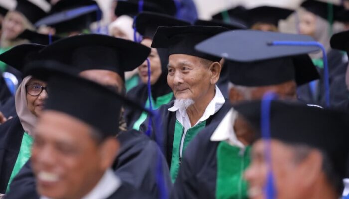 1.193 Siswa Sekolah Lansia 2025 Aceh Besar Diwisuda