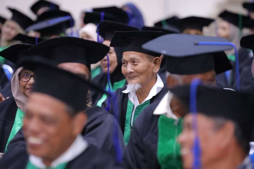 1.193 Siswa Sekolah Lansia 2025 Aceh Besar Diwisuda