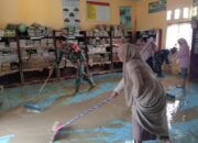 Percepat Pemulihan Pascabanjir, Mahasiswa FUAD IAIN Langsa Dan Kodim Aceh Timur Bersihkan Sekolah