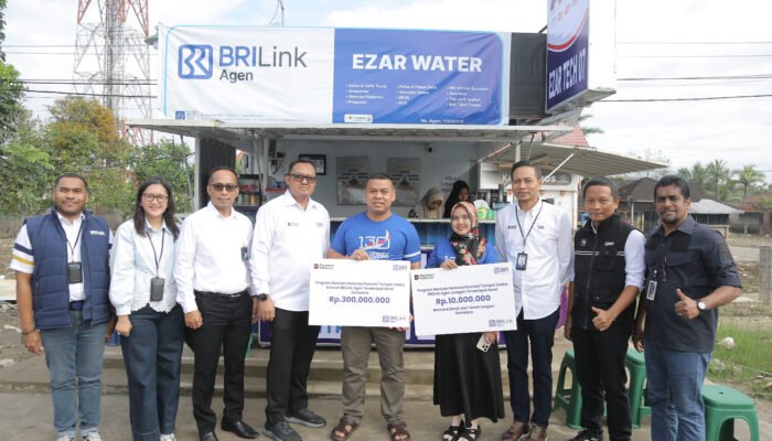 BRI Salurkan Bantuan Renovasi Rp300 Juta untuk Agen BRILink Terdampak Bencana di Sumatera Utara dan Sumatera Barat