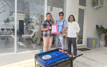 Penyerahan genset dilakukan oleh perwakilan PLN UIP Sumbagut, yaitu Bagus P. Purba selaku Officer Perizinan dan Maulana Sayuti dari fungsi Sertifikasi, serta diterima langsung oleh Kepala Kantor BPKH Banda Aceh, Budi Setiawan.