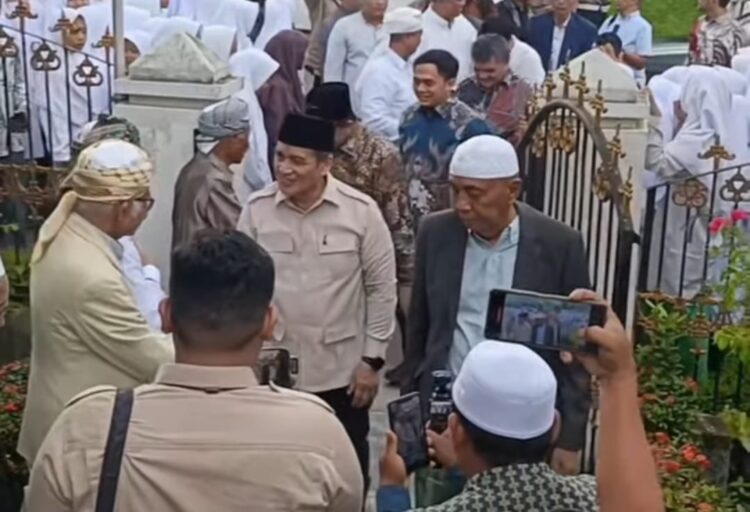 Wamenag RI, Romo H.R. Muhammad Syafii Disambut Mudir Ponpes Musthafawiyah Purba Baru