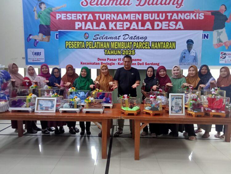 Kepala Desa Pasar VI Kualanamu Tutup Pelatihan Membuat Parcel Hantaran