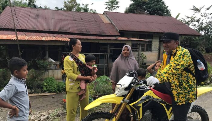 Wabup Muchsin Hasan Menyusuri Jalanan Di Ketol, Masih Banyak Tertutup Lumpur
