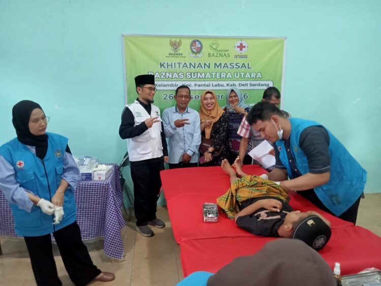 Rumah Sehat Baznas Sumut Gelar Khitanan Massal Di Pantailabu
