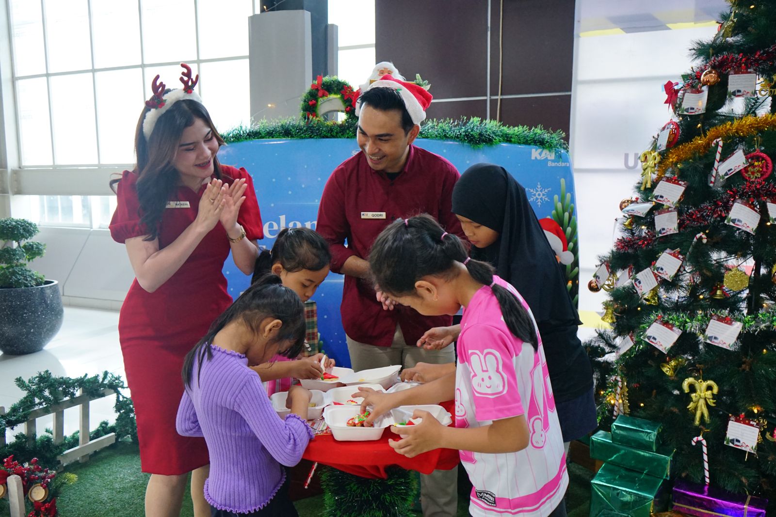 Natal Di Stasiun, KAI Bandara Medan Suguhkan Pengalaman Perjalanan Lebih Berkesan