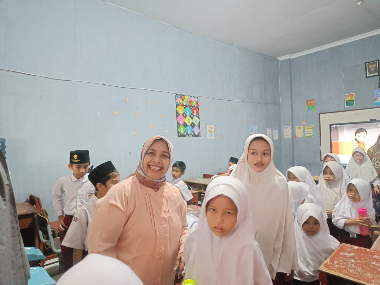 Dosen UMA Mengabdi Di Sekolah Terdampak Banjir SDIT Ar-Ra’yu Sunggal