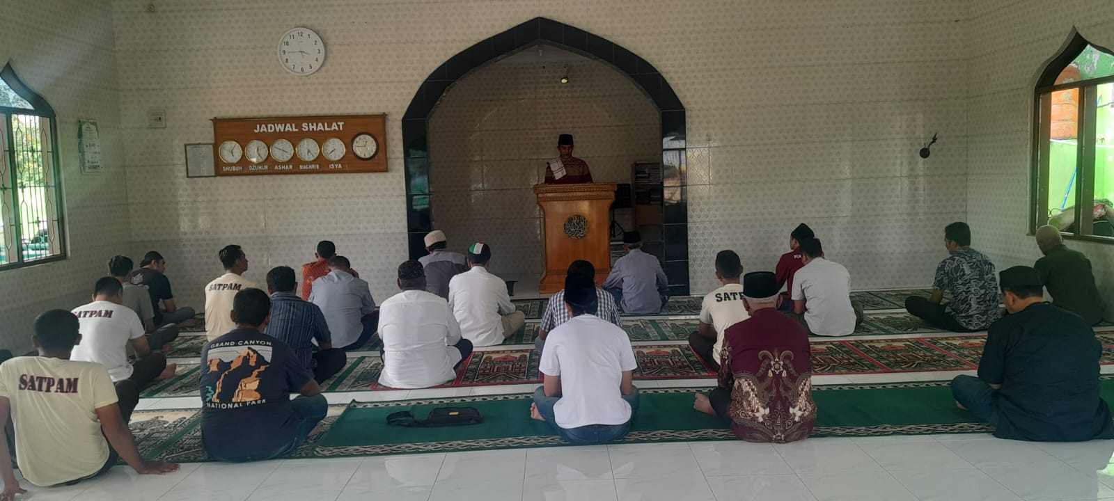 Meski Terancam Dibongkar, Shalat Jumat Di Masjid Al Ikhlas Medan Estate Tetap Khusuk