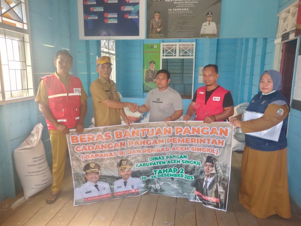 Dinas Pangan Dan PMI Aceh Singkil Salurkan Beras Darurat Masyarakat Terdampak Banjir