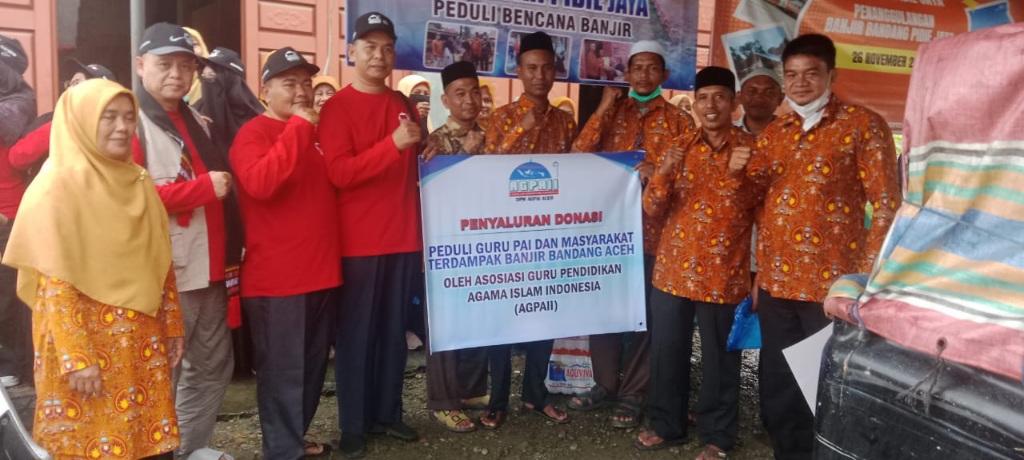 Ketum DPP AGPAII Salurkan Bantuan Dan Tinjau Rumah Ketua DPD Bireuen Yang Hanyut