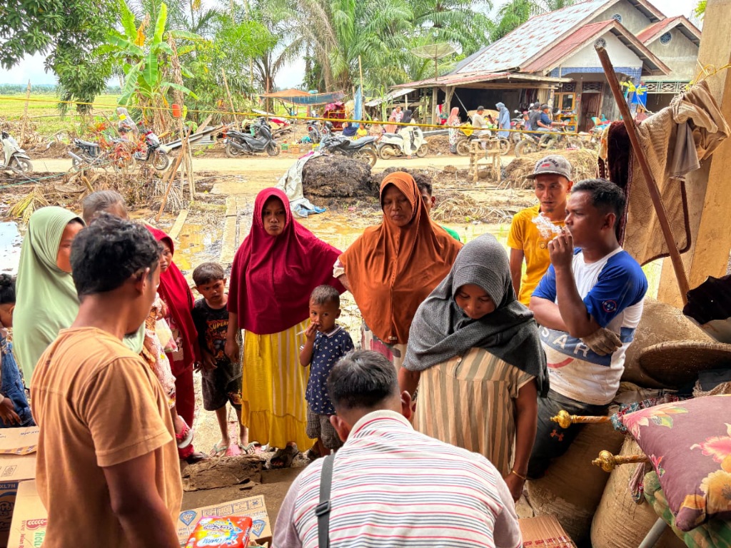 Korban Banjir Aceh Urara Krisis Air Bersih Dan Obat-obatan