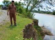 Lama Tak Ada Perbaikan Jalan Dan Abrasi, Kades Gunong Nagan Minta Pemerintah Tinjau Lokasi