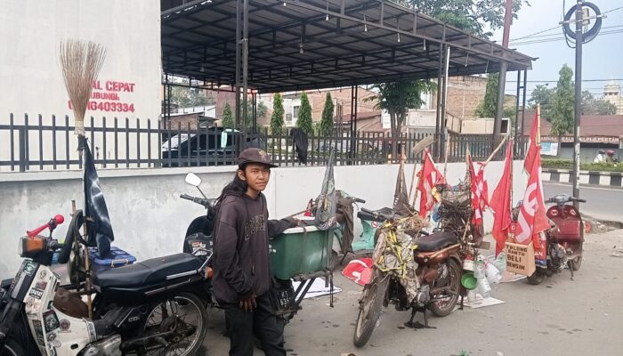Mirisnya Perjalanan Hidup Komunitas Vespa Ekstrem Lintas Provinsi