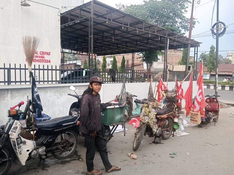 Mirisnya Perjalanan Hidup Komunitas Vespa Ekstrem Lintas Provinsi