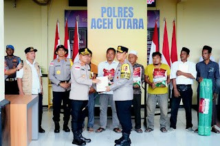 Polri Salurkan Bantuan Dan Kerahkan Alat Berat Percepat Pemulihan Banjir Aceh Utara