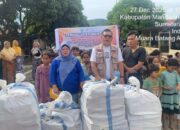 BPBD Madina Serahkan Bantuan Sepatu Dari Sadoli