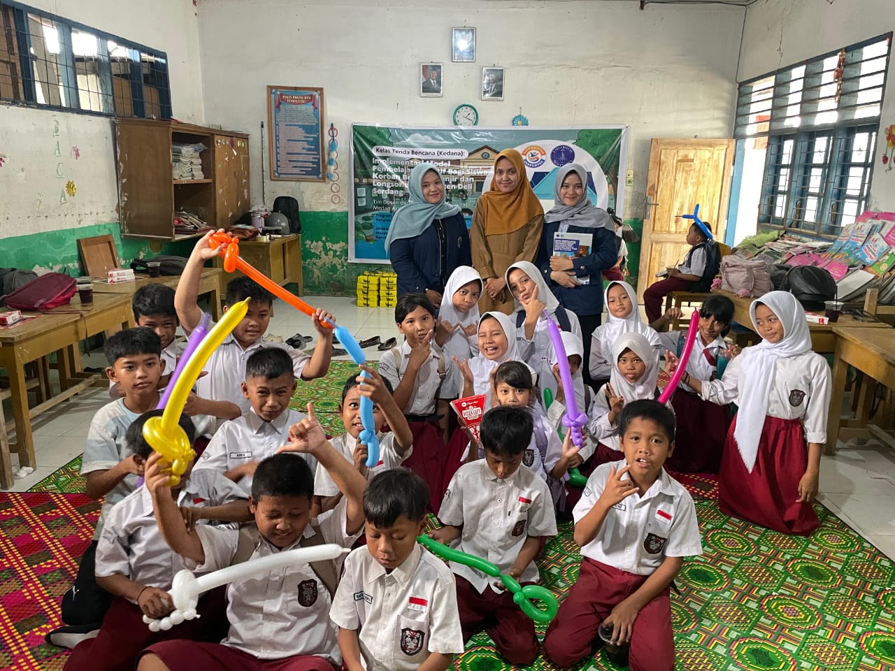 SDN 101729 Sunggal Terdampak Banjir, Dosen UMA Laksanakan Pengabdian