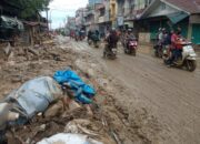Jalan Kualasimpang – Rantau Masih Tergenang Dan Berlumpur