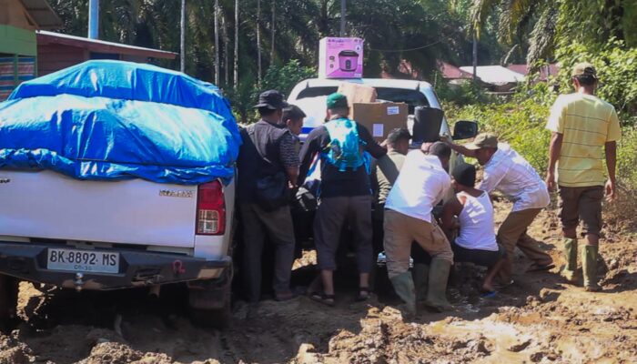 Lewati Jalan Ekstrem, Tim Medis FK UISU Tembus Desa Terpecil Di Tapsel