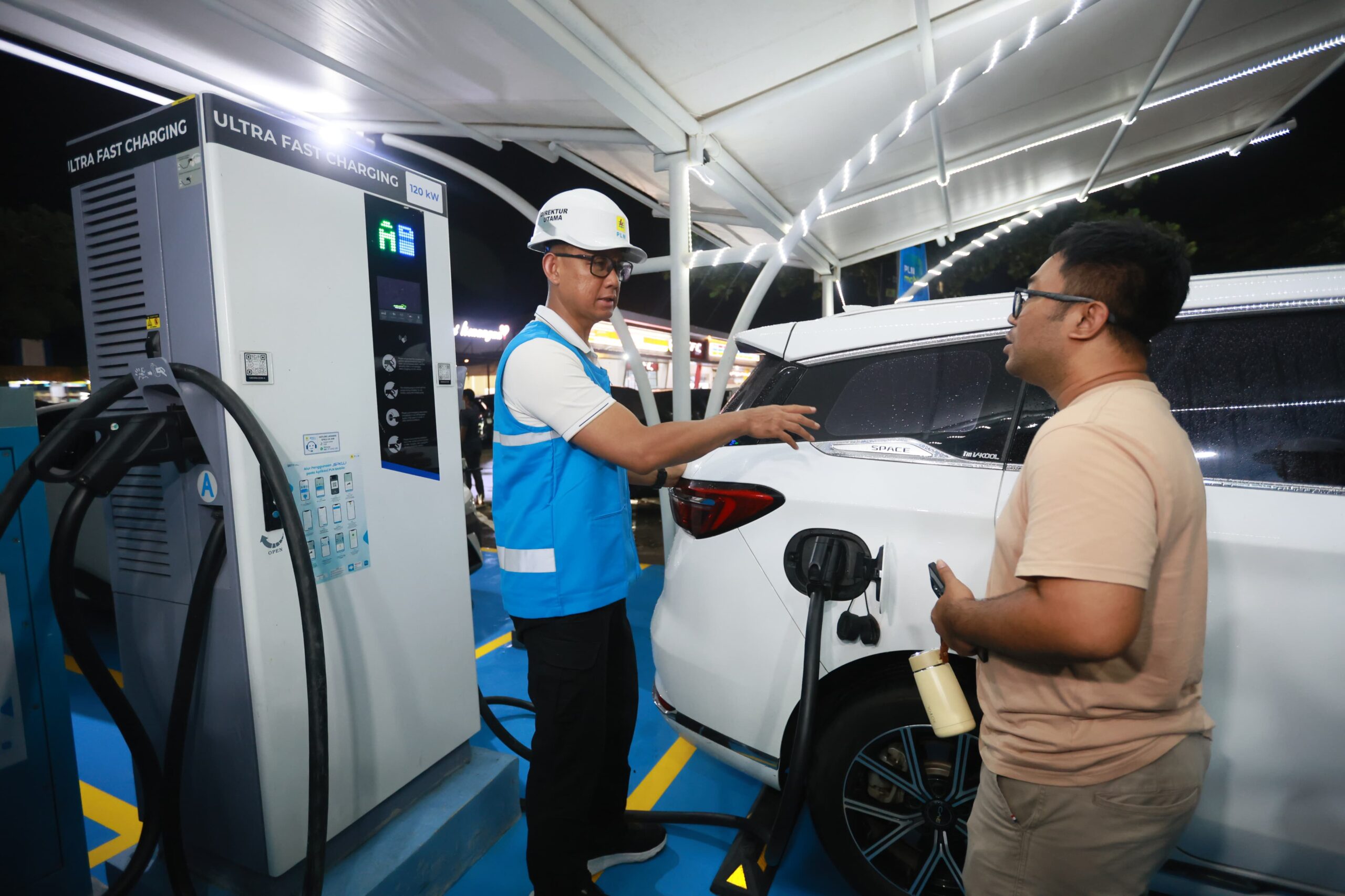 Antisipasi Lonjakan EV Saat Nataru, Dirut PLN Tinjau Langsung Kesiagaan SPKLU Di Berbagai Titik Krusial