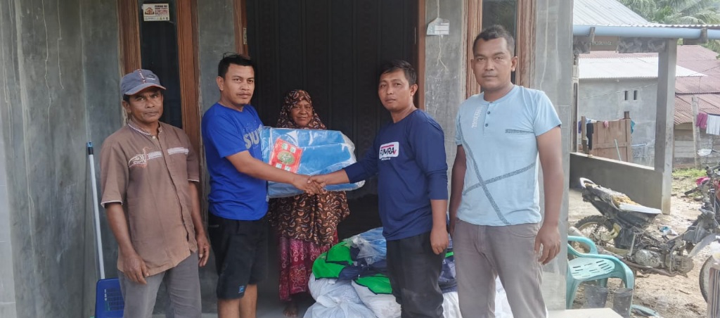 PT KPU Serahkan Bantuan Korban Bencana Di Aceh Timur Dan Aceh Tamiang