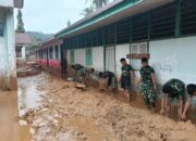 Satgas Gulbencal Kodam I/BB Laksanakan Pembersihan SD Negeri 1 A Tukka Pascabanjir