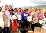 TIM PKM UM Tapsel Turun Tangan Bantu Kebutuhan Dasar Warga Terdampak Banjir Di Tapteng