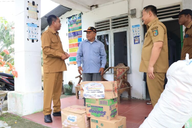 Pemkab Sergai Salurkan Bantuan Presiden Untuk Korban Banjir Di Sejumlah Desa