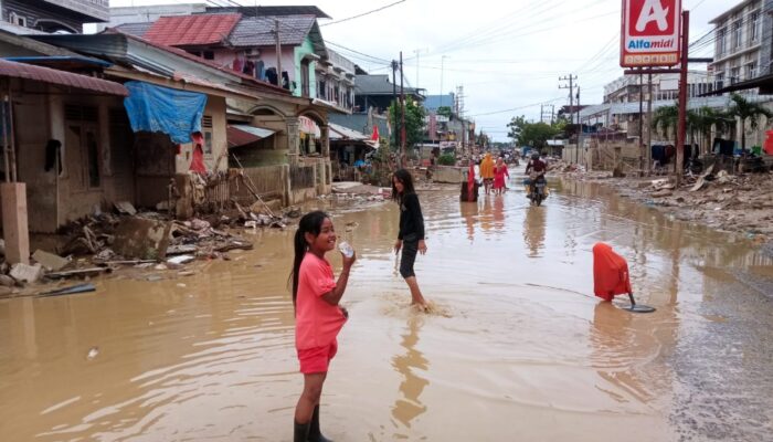 Jalan Dan Rumah Masih Berlumpur Di Bukit Tempurung, Kualasimpang