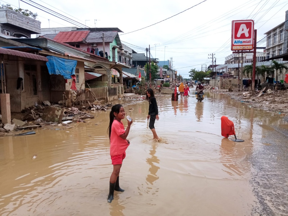 Jalan Dan Rumah Masih Berlumpur Di Bukit Tempurung, Kualasimpang