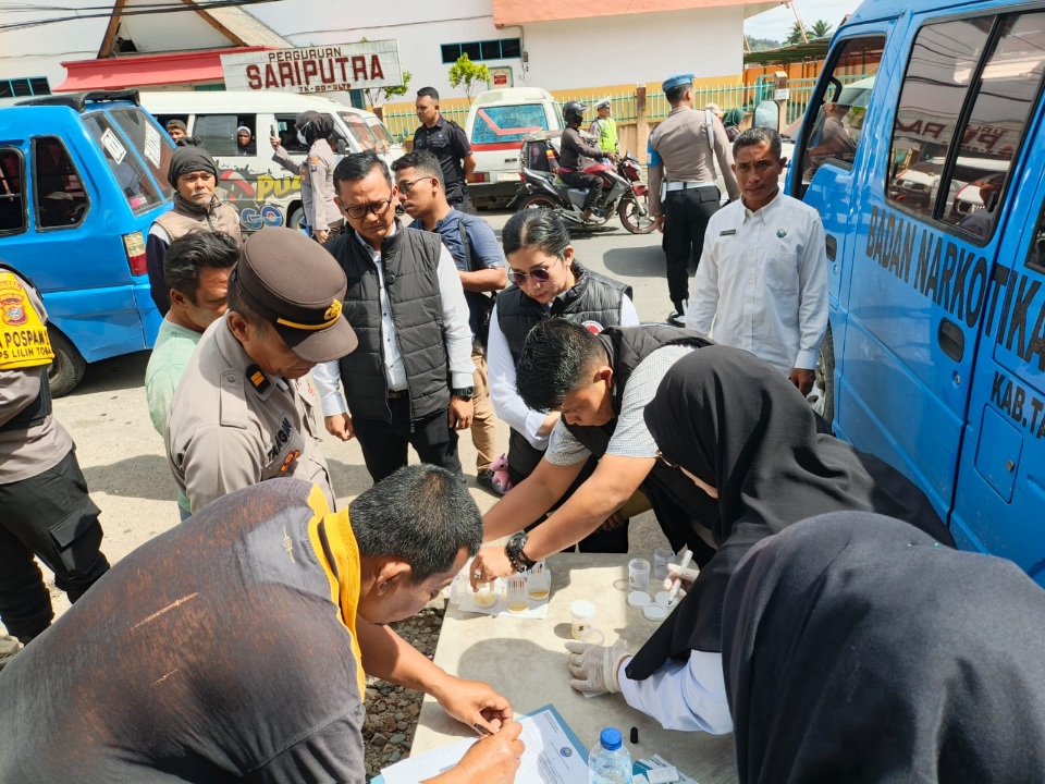 Melintas Di Sidimpuan, Sopir Angkutan Harus Bersih Narkoba