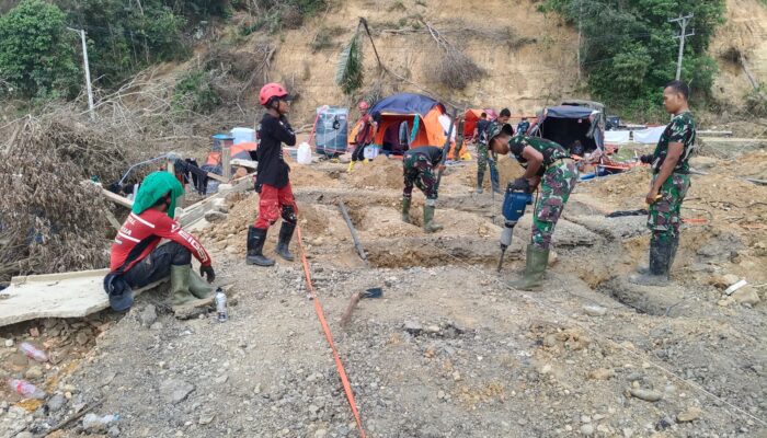 Kolaborasi VRI Dan TNI Bangun Jembatan Gantung Di Lubuk Sidup Pasca Banjir Bandang