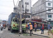 Mobil Kontainer Seruduk Tiang Listrik Di Sei Rampah, Arus Listrik Sempat Padam