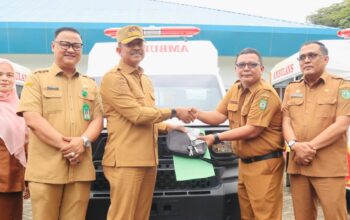 Empat Puskesmas Di Madina Terima Ambulans