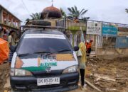 Ketua Masyarakat Pembela Tanah Waqaf Sumut Turun Langsung Bantu Renovasi Masjid Terdampak Banjir Bandang Di Aceh Tamiang