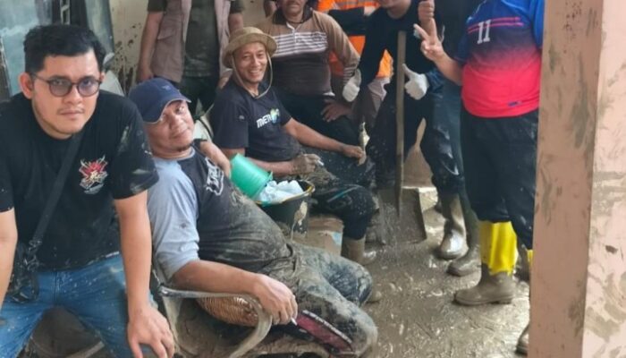 Amil Baitul Mal Aceh Gotong Royong Bersihkan Sarana Pemerintah Di Bireuen