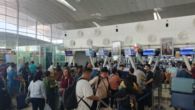 Arus Penumpang Pesawat Di KNIA Meningkat