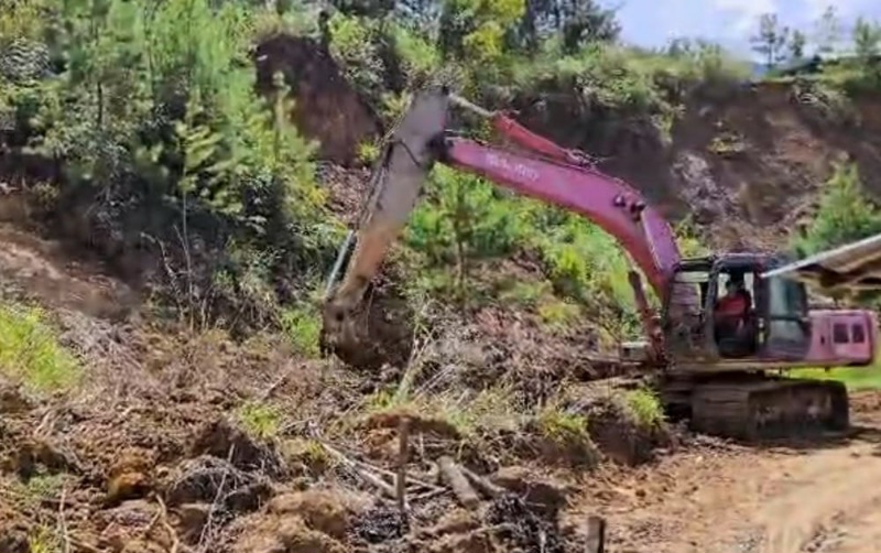 Dua Excavator Dikerahkan Ke Ruas Bintang–Simpang Kraft