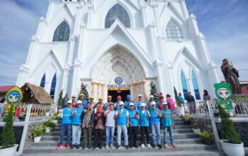 Sinergi PLN dengan Pengurus Gereja Katolik Paroki Santo Fidelis di Dolok Sanggul yang siap melayani Perayaan Natal.