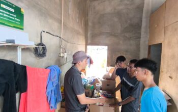 USU Peduli Perbaiki Akses Jaringan Komunikasi Di Posko Pengungsi Tukka
