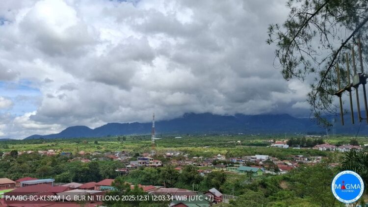 Aktivitas Gunung Bur Ni Telong Siang Ini Masih Siaga