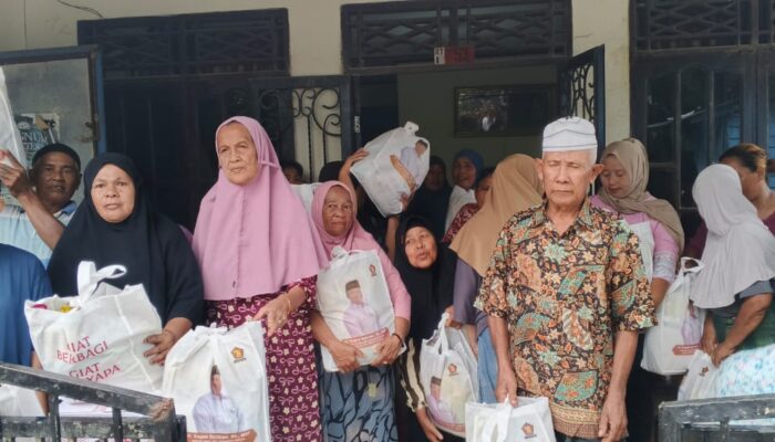 Wakil Ketua Komisi XIII DPR RI H. Sugiat Santoso Bantu Korban Banjir Di Besitang