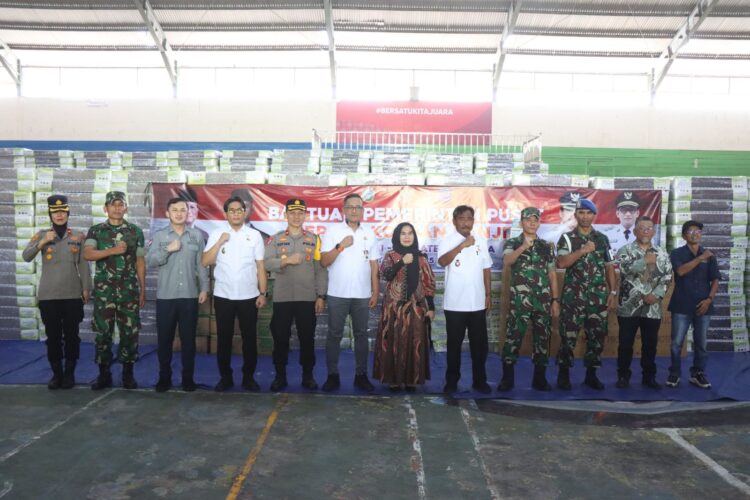 Pemko Binjai Serahkan Bantuan Pemerintah Pusat Kepada Warga Terdampak Banjir