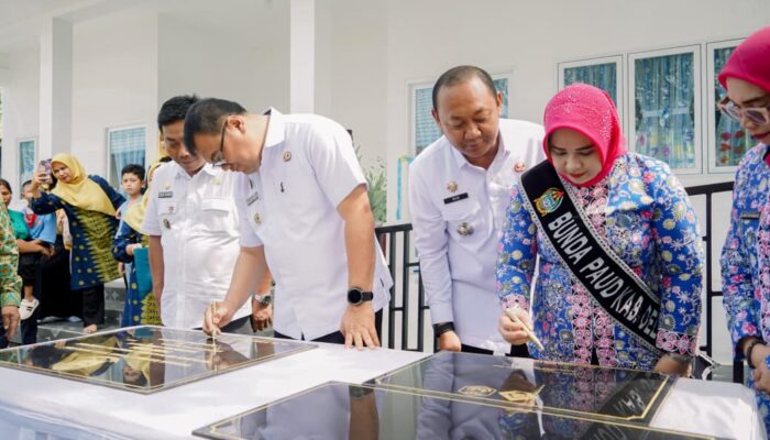 Bupati Asri Ludin Tambunan Resmikan Gedung PKBM ABK Adiba Yayasan Muhammad Ibrahim Marekar