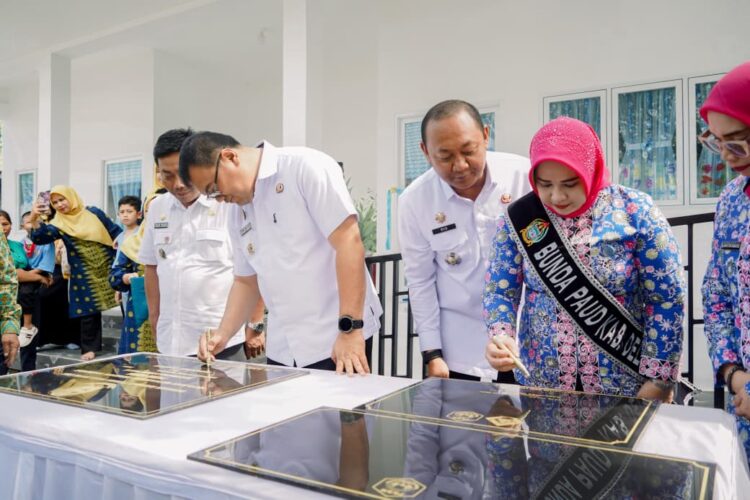 Bupati Asri Ludin Tambunan Resmikan Gedung PKBM ABK Adiba Yayasan Muhammad Ibrahim Marekar