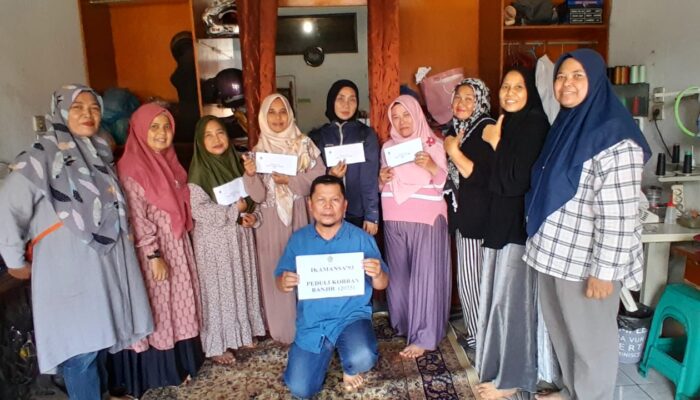 IKAMANSA Angkatan 93 Bantu Alumni Terdampak Banjir