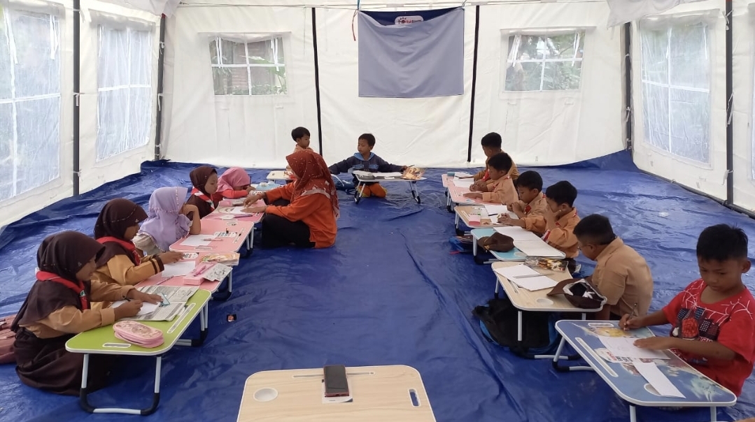 Kemendikdasmen Salurkan Dana Darurat Rp4 Miliar untuk 1.009 Sekolah Terdampak Bencana Banjir Sumatra