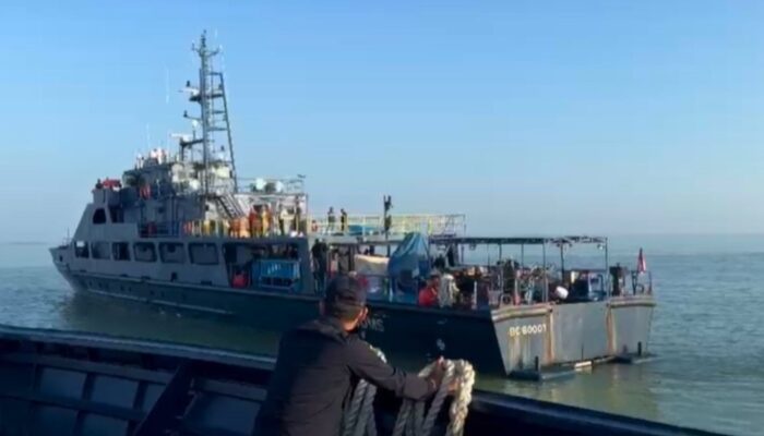 Bantuan Banjir Tiba Di Langsa: Kapal Bea Cukai Lakukan STS Percepat Distribusi