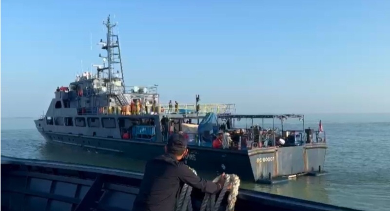 Bantuan Banjir Tiba Di Langsa: Kapal Bea Cukai Lakukan STS Percepat Distribusi