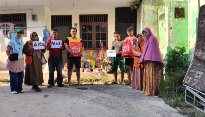 Alfamidi Salurkan Bantuan Untuk Korban Banjir Di Medan Melalui Program Kampung Merdeka